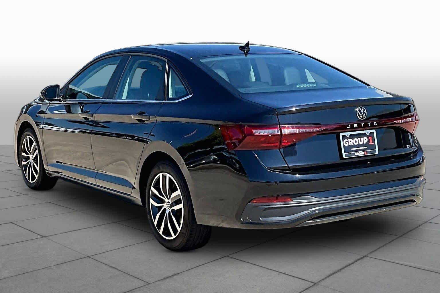 Used 2025 Volkswagen Jetta SE FWD image 7