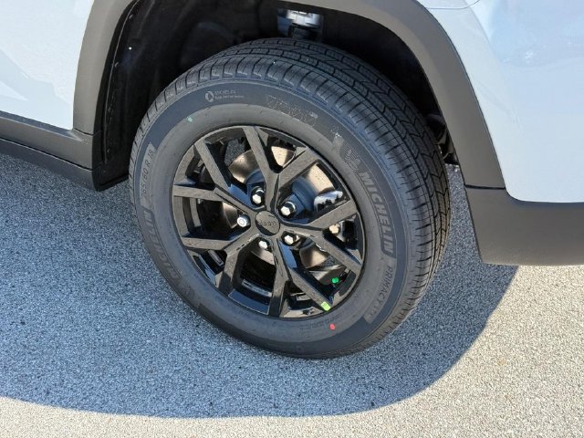 New 2026 Jeep Grand Cherokee Altitude AWD/4WD image 9