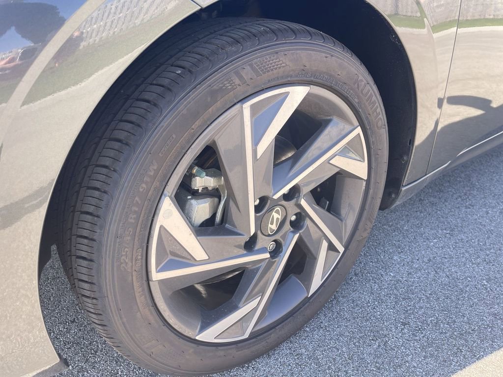 Used 2025 Hyundai Elantra Sport image 2