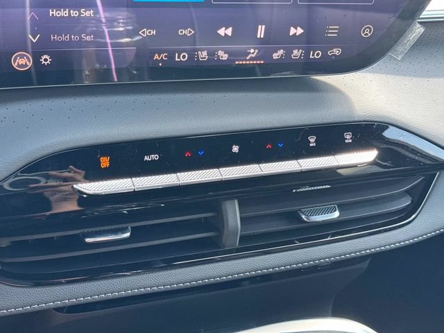 New 2027 Buick Enclave Avenir w/ LPO, Illumination Package FWD image 32