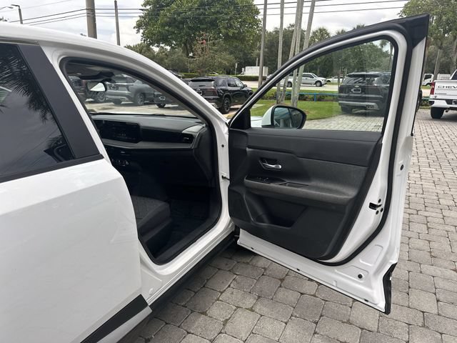 Used 2025 Nissan Kicks SV FWD image 23