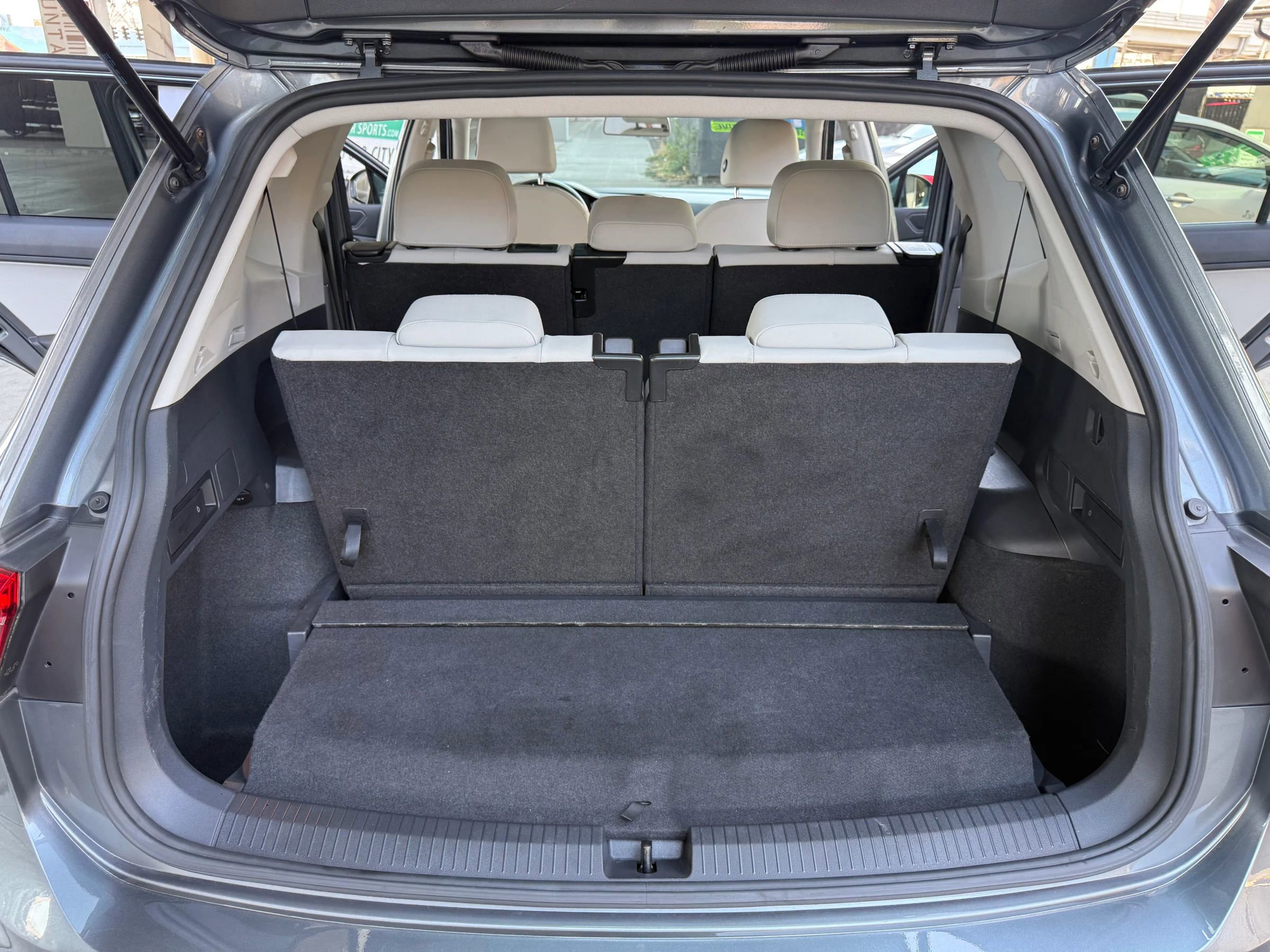 Used 2019 Volkswagen Tiguan SE w/ Panoramic Sunroof Package image 22