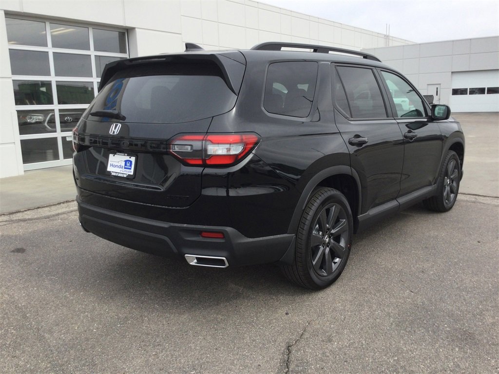 New 2025 Honda Pilot Sport image 4