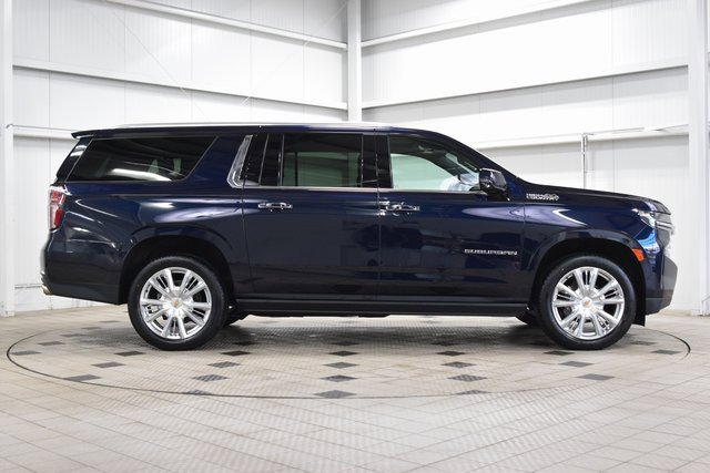 Used 2023 Chevrolet Suburban High Country w/ Premium Package image 9