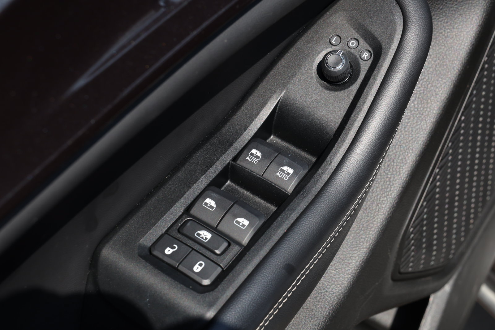 Used 2023 Jeep Grand Cherokee L Laredo RWD image 28