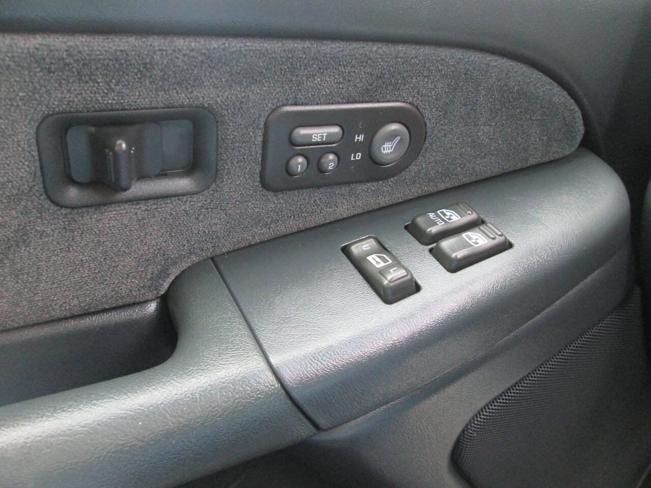 Used 2000 Chevrolet Silverado 2500 LT AWD/4WD image 17