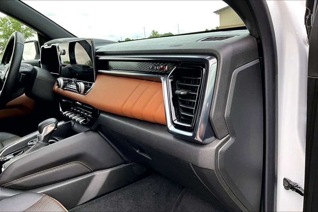 Used 2023 GMC Canyon AT4 w/ AT4 Premium Package AWD/4WD image 14