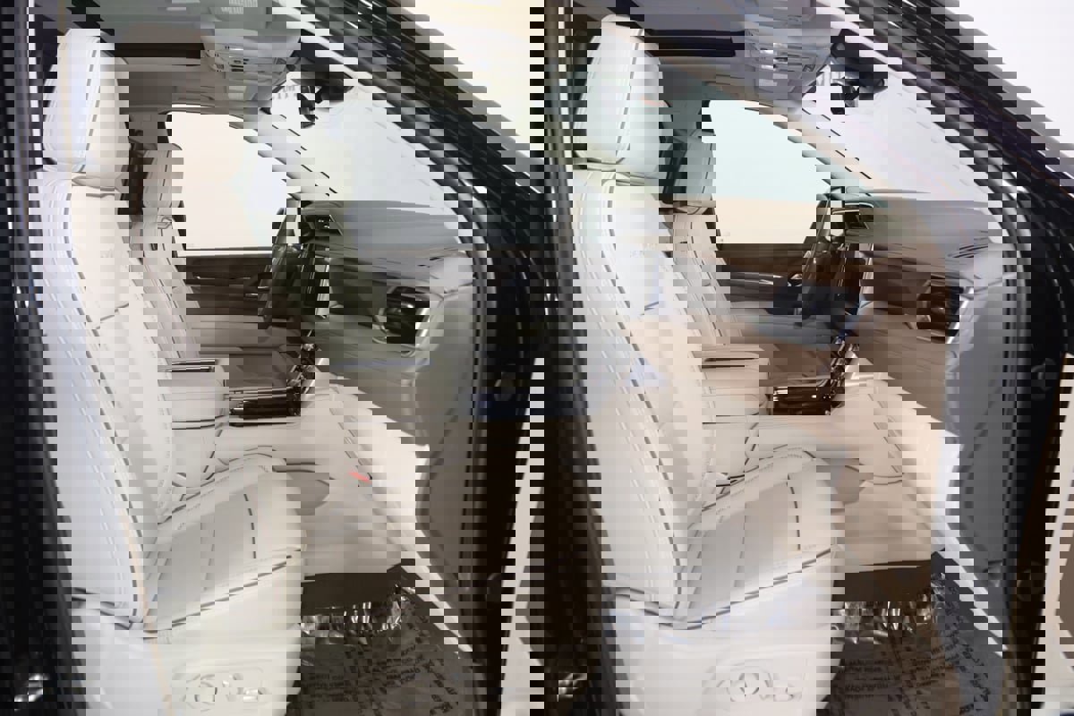 Used 2024 GMC Yukon Denali w/ Denali Reserve Package image 13