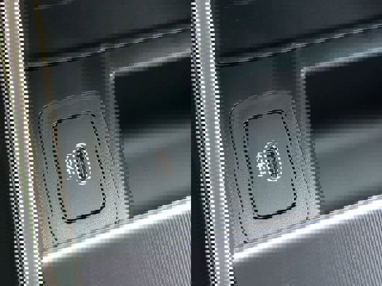 New 2026 Land Rover Range Rover Velar Dynamic SE image 34