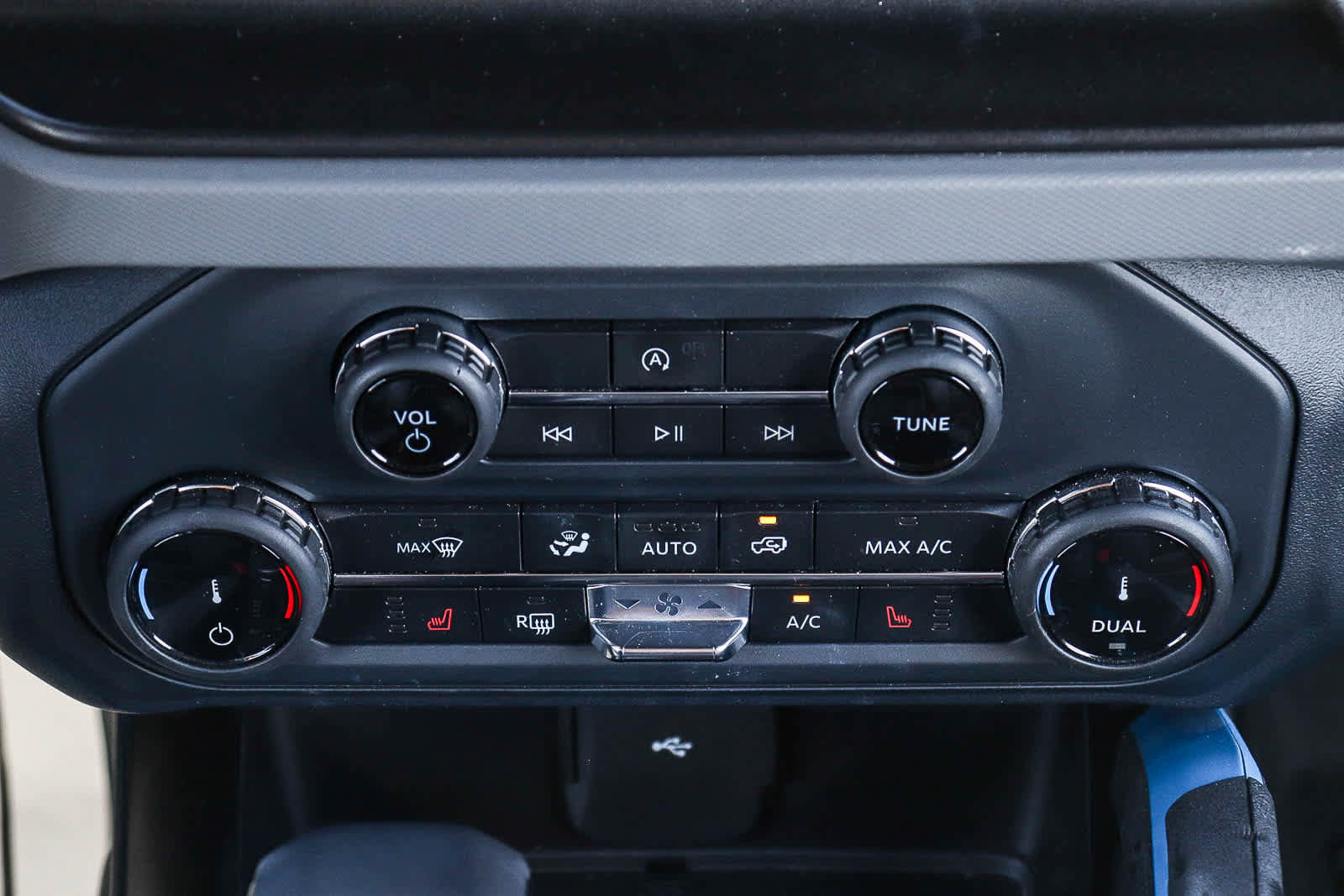 Used 2022 Ford Bronco Black Diamond image 18