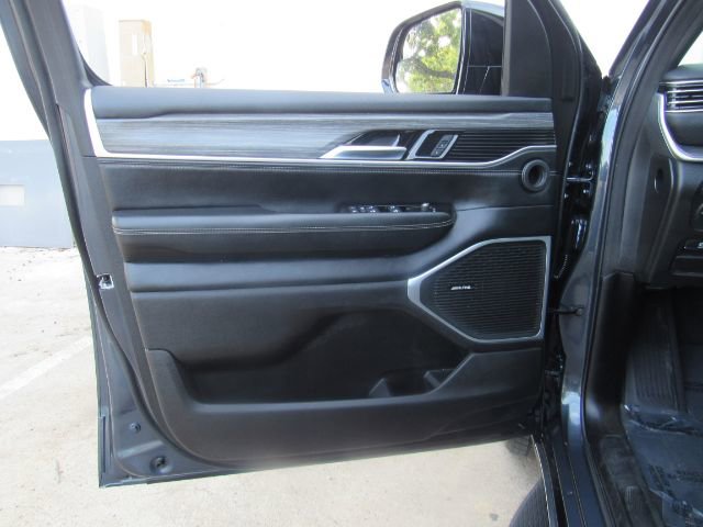 Used 2024 Jeep Wagoneer Series II w/ Flexible Seating Group image 11