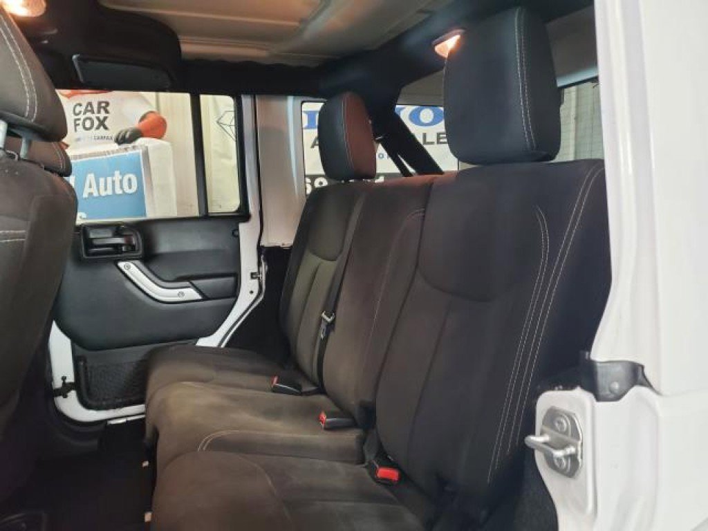 Used 2017 Jeep Wrangler Unlimited Sahara w/ Connectivity Group image 8