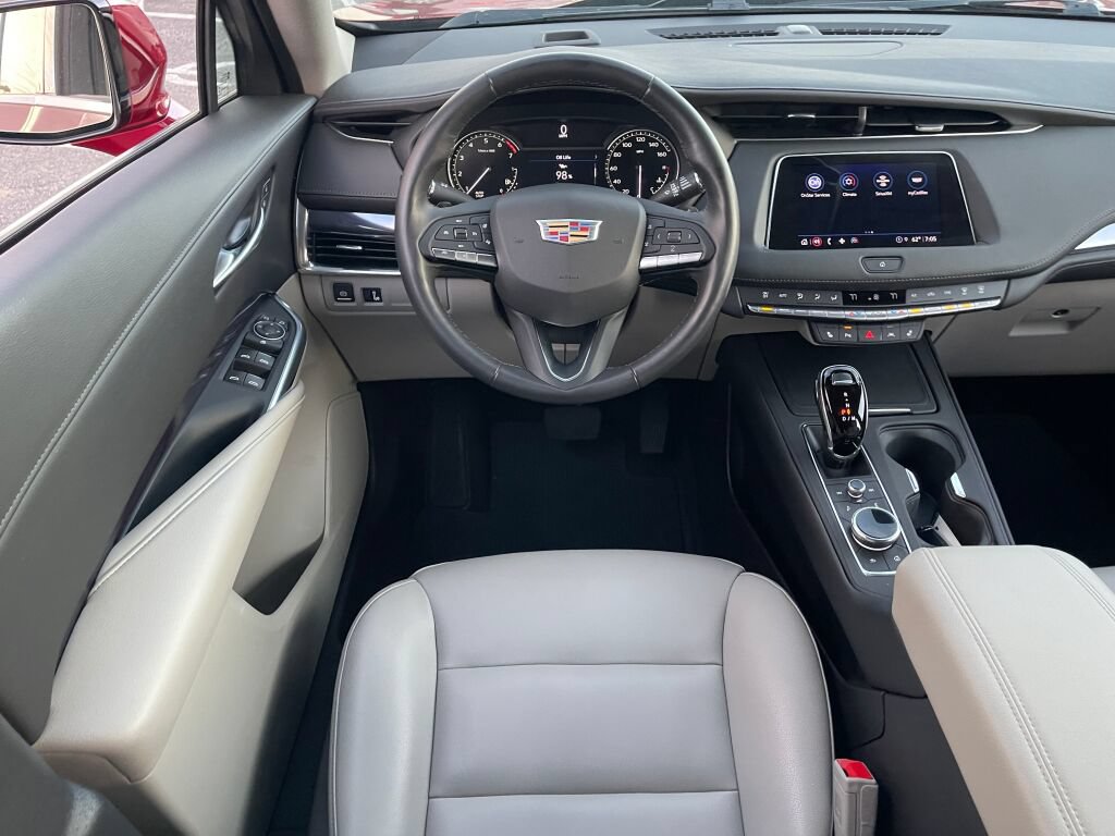 Used 2023 Cadillac XT4 Luxury w/ Cold Weather Package FWD image 2