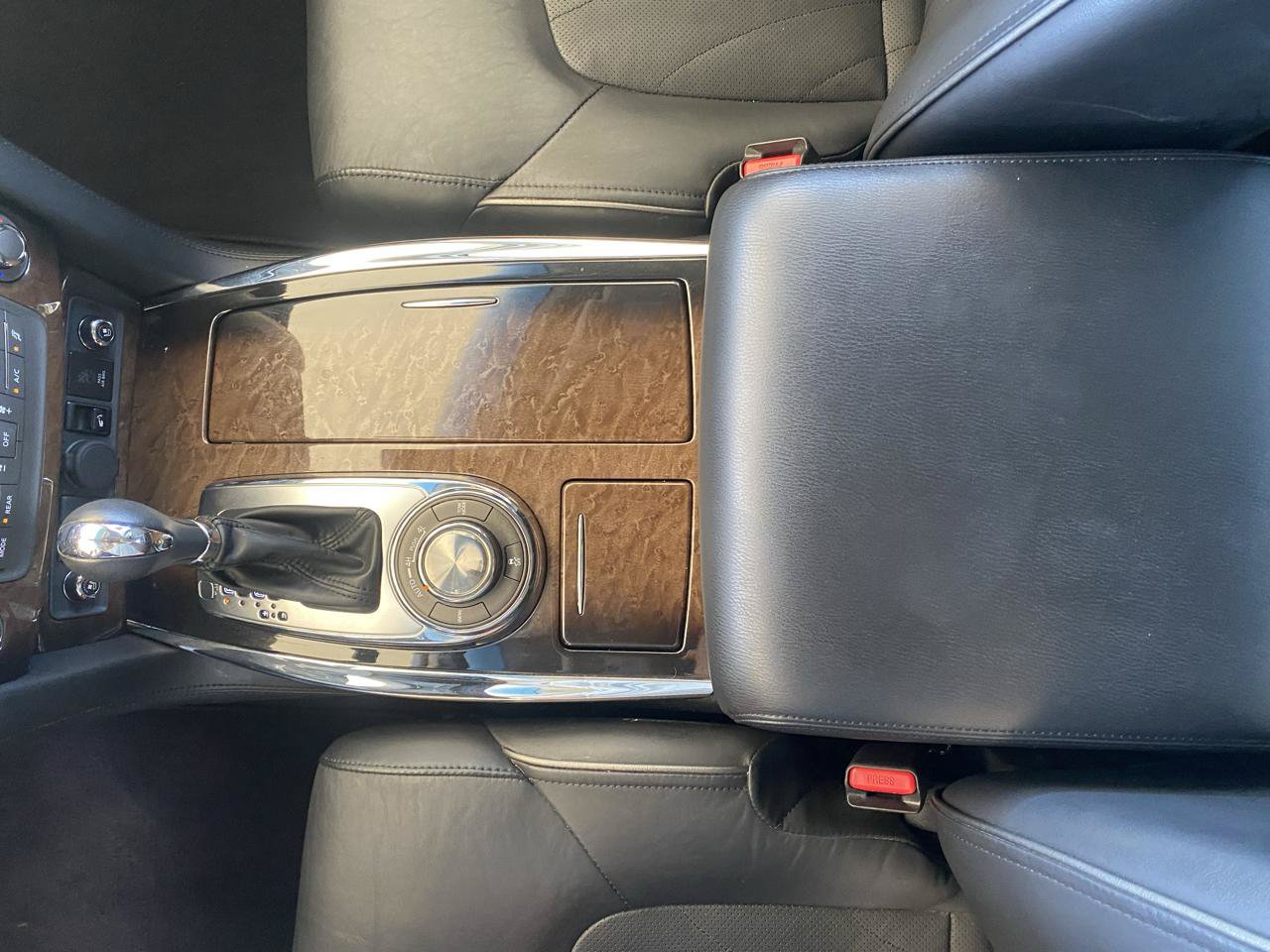 Used 2013 INFINITI QX56 4WD w/ Deluxe Touring Pkg image 16