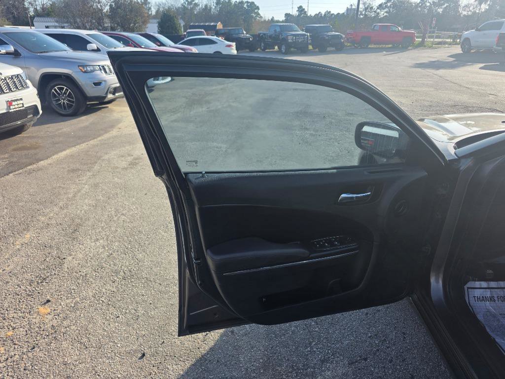Used 2013 Dodge Charger SE RWD image 6
