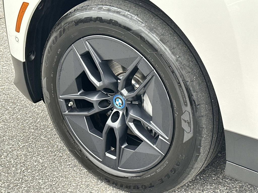 Used 2023 BMW iX xDrive50 image 40