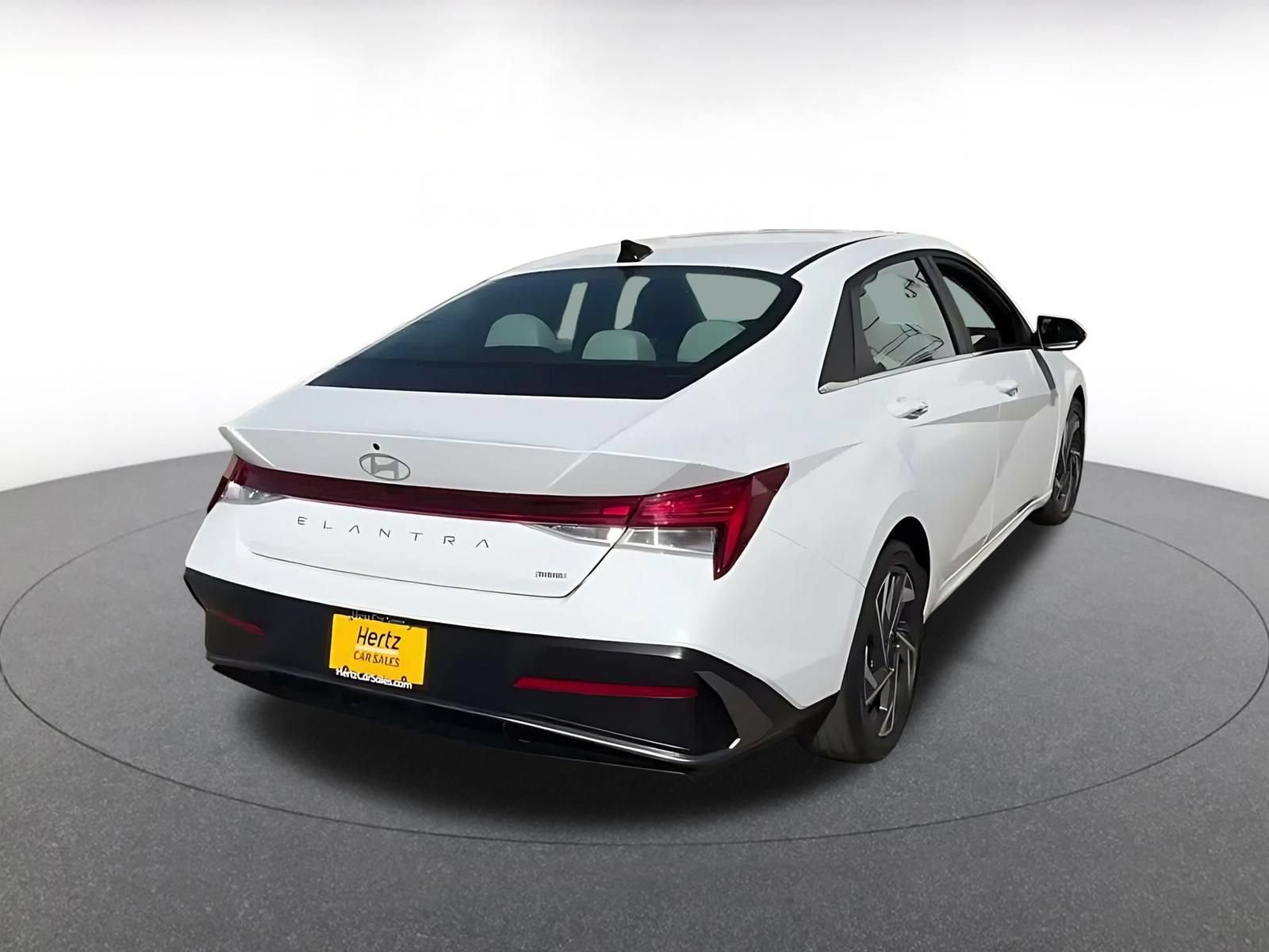 Used 2025 Hyundai Elantra Limited FWD image 13