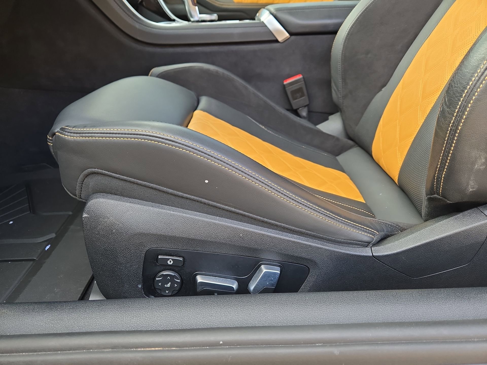 Certified 2023 BMW M8 Competition w/ M Driver's Package AWD/4WD image 17