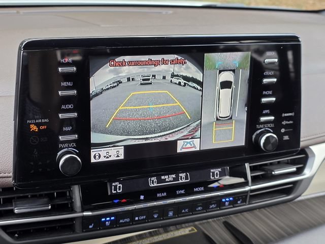 Used 2024 Toyota Sienna Platinum AWD/4WD image 18