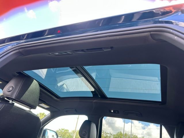 Used 2020 Volkswagen Atlas Cross Sport SE w/ Panoramic Sunroof Package image 17