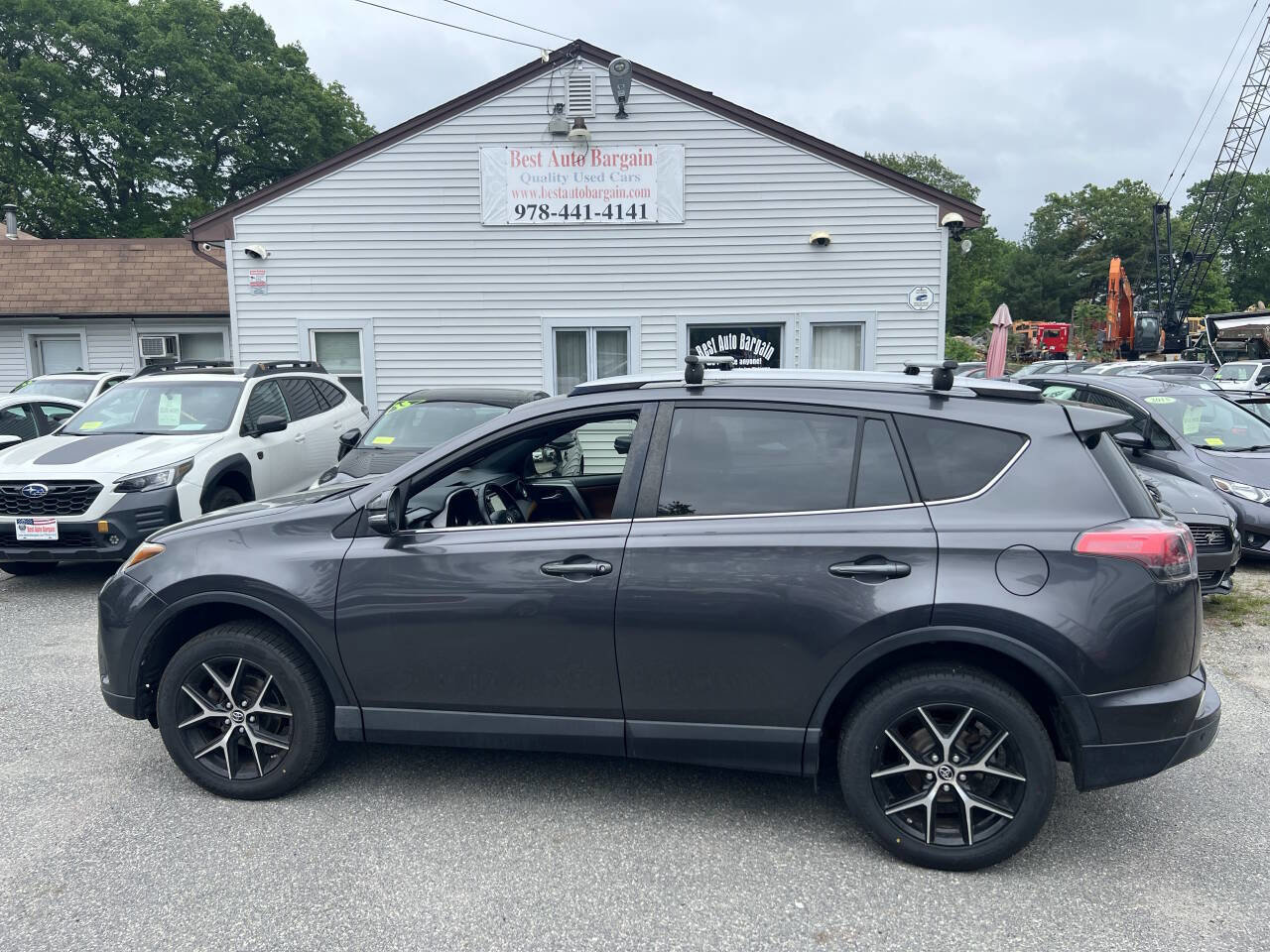 Used 2017 Toyota RAV4 SE image 2