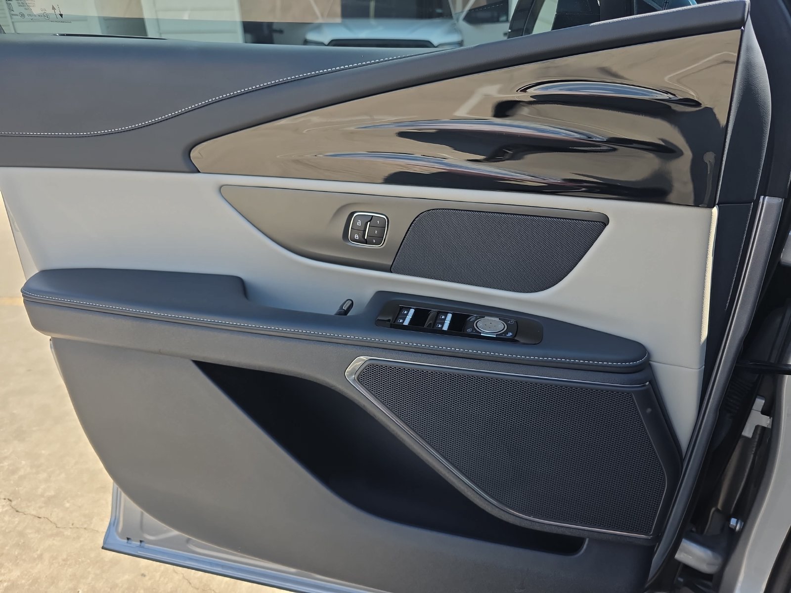 Used 2024 Lincoln Nautilus Premier AWD/4WD image 24