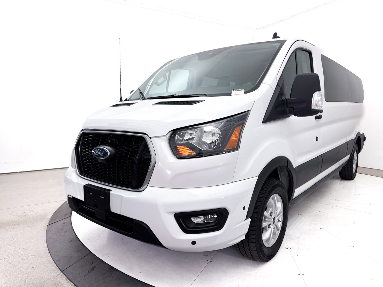 Used 2024 Ford Transit 350 XLT RWD image 13