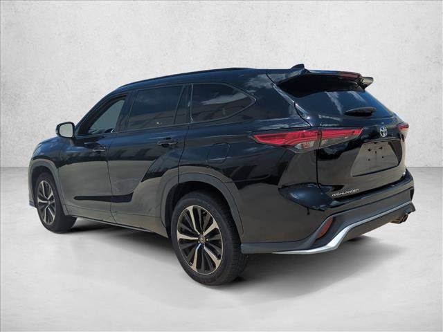 Used 2022 Toyota Highlander XSE FWD image 7