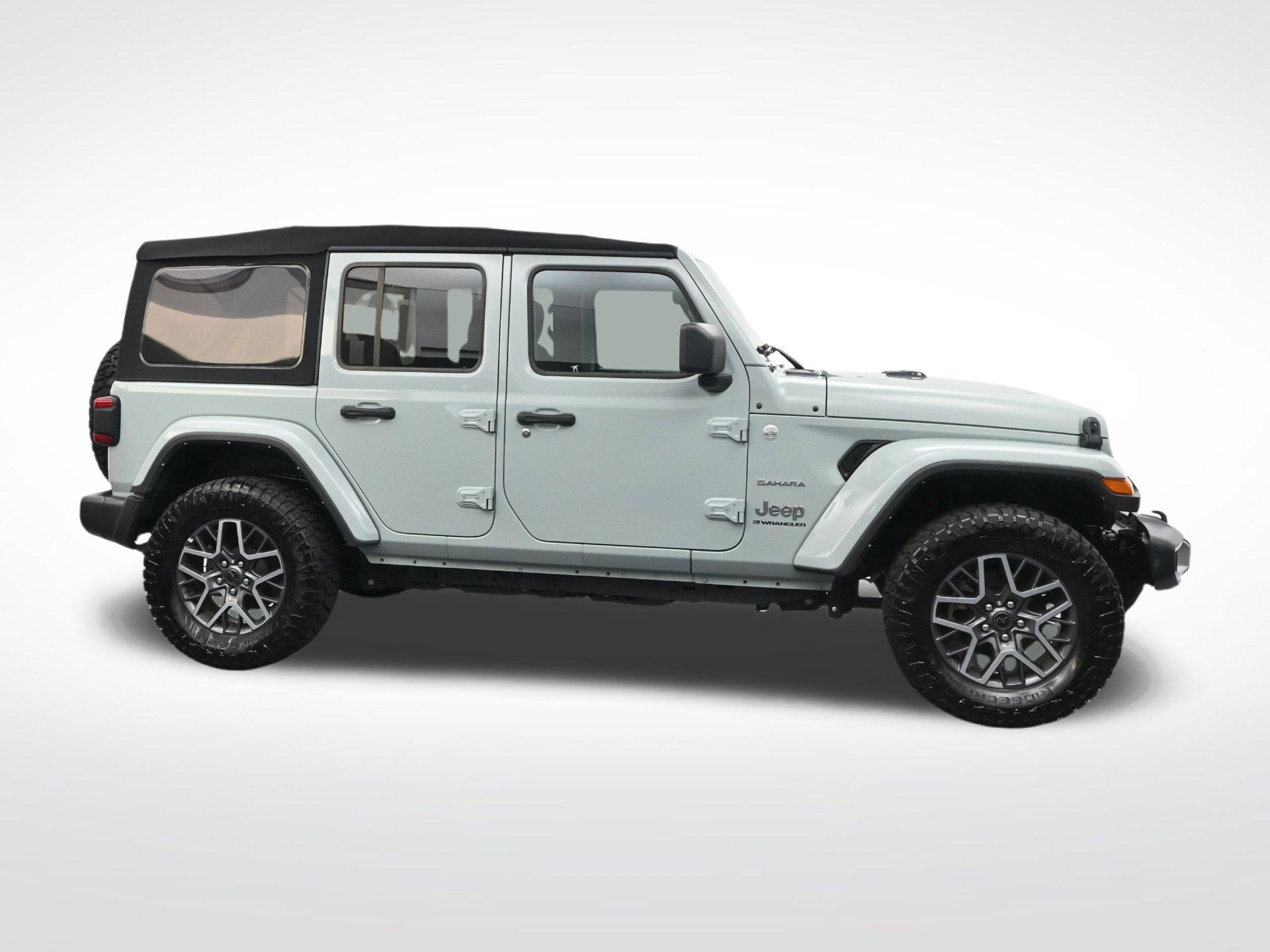 Used 2024 Jeep Wrangler Unlimited Sahara w/ Safety Group AWD/4WD image 4