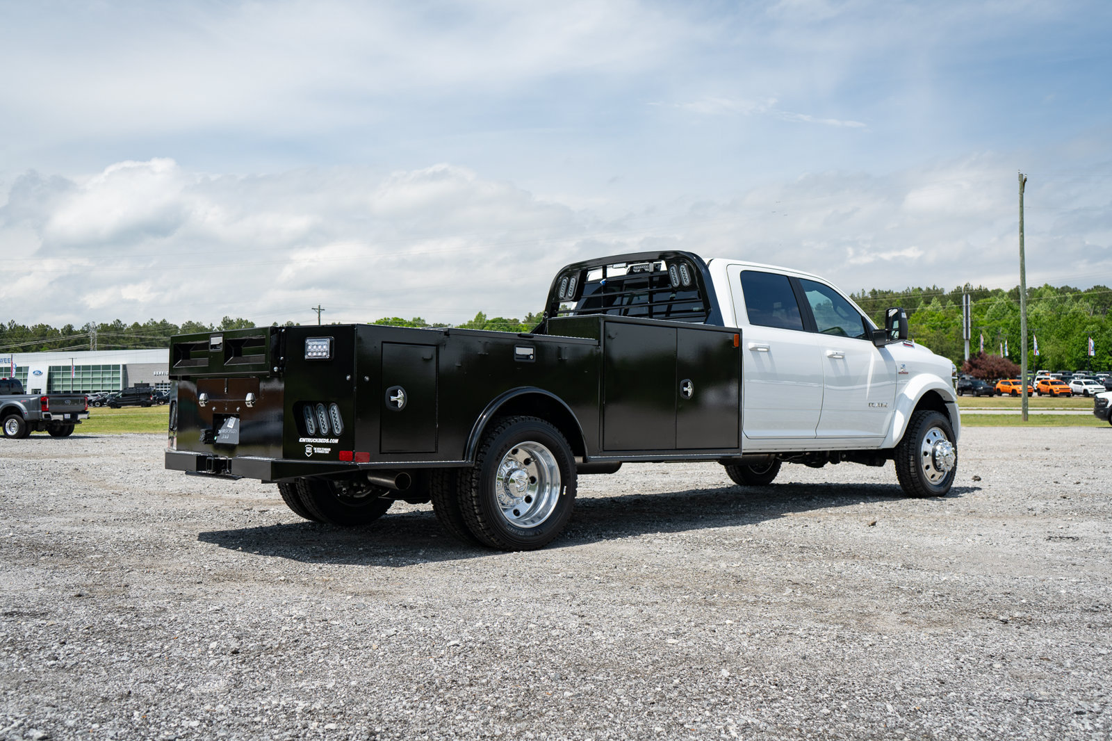 New 2026 RAM 4500 4x4 Crew Cab DRW w/ Laramie Trim Package image 24