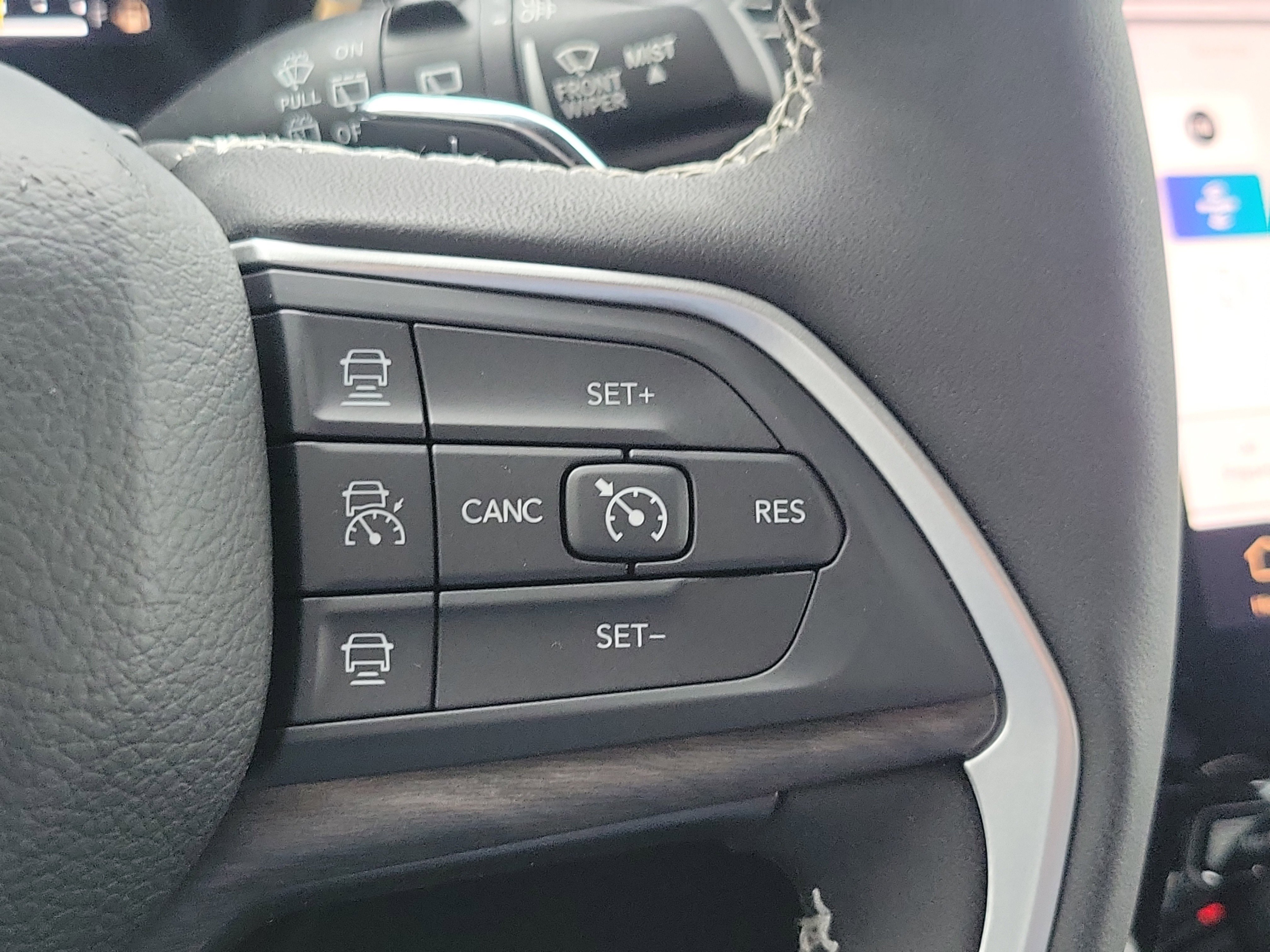 Used 2024 Jeep Grand Cherokee Limited image 14