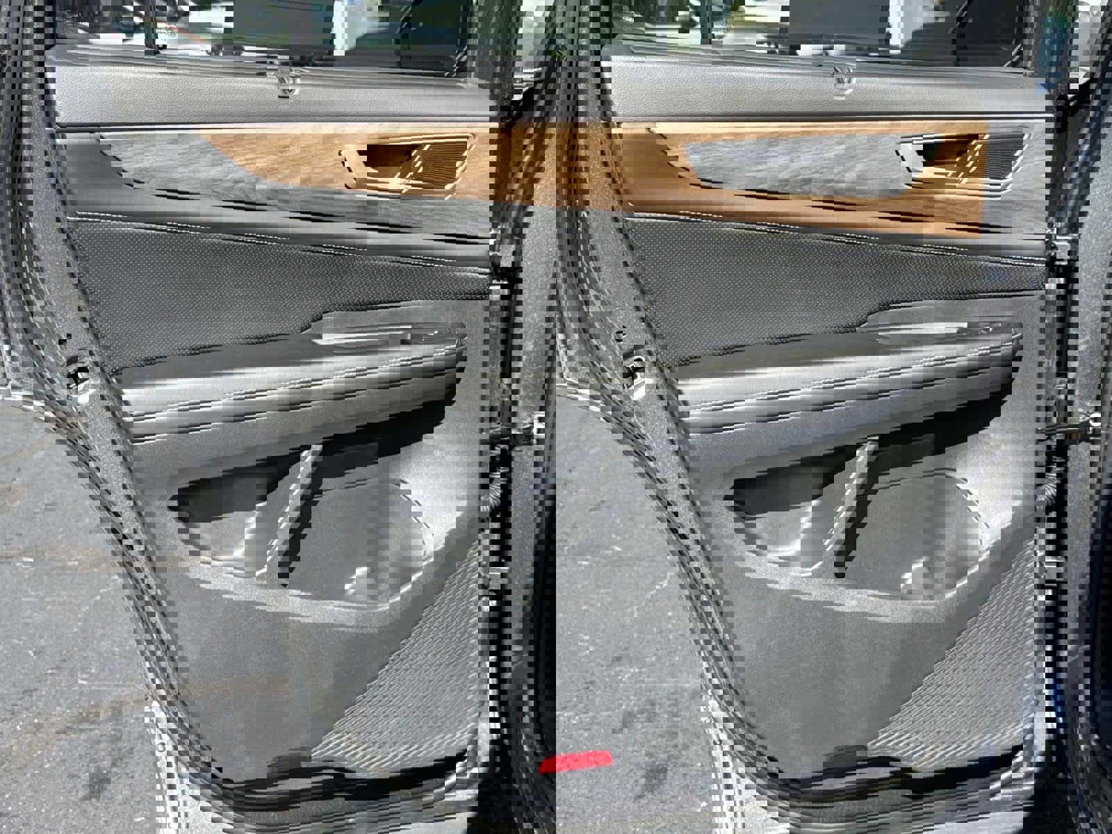 Used 2024 Volkswagen Atlas SE image 13