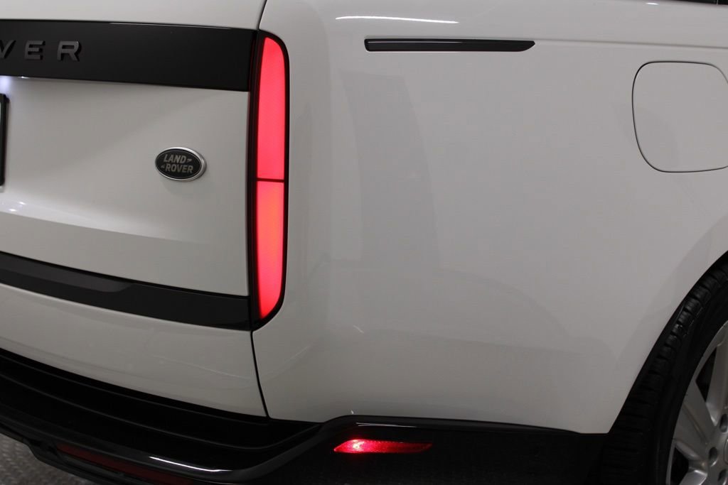 Certified 2023 Land Rover Range Rover SE image 9