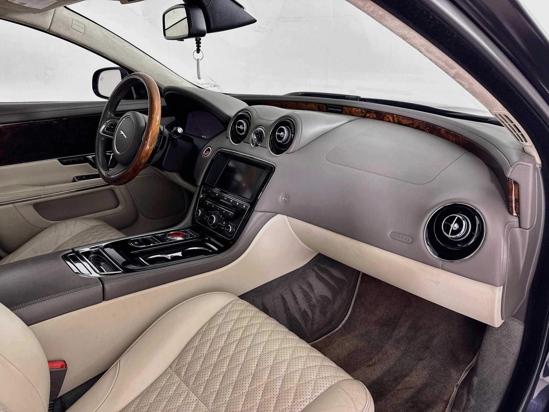Used 2017 Jaguar XJ L Portfolio RWD image 29