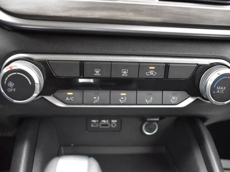 Used 2025 Nissan Altima 2.5 SV image 32