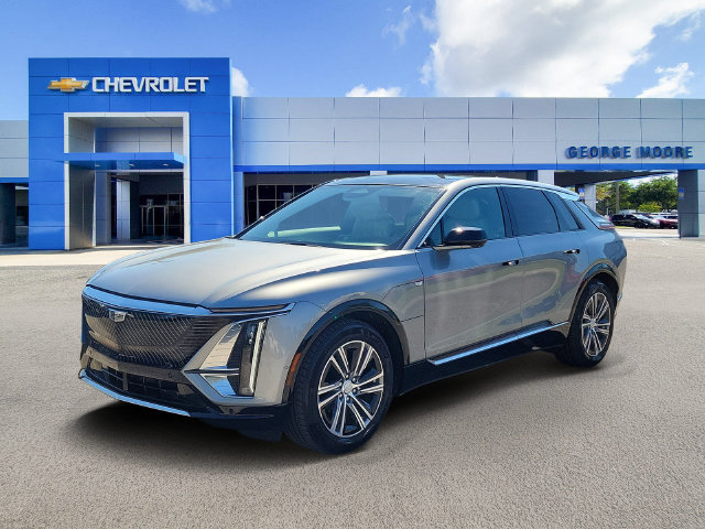 Used 2024 Cadillac Lyriq Luxury AWD/4WD image 2