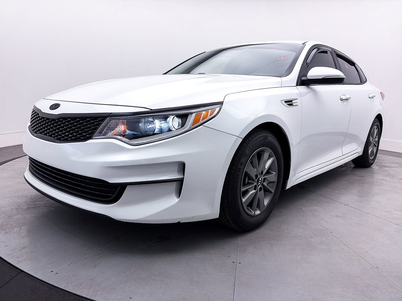 Used 2018 Kia Optima LX image 10