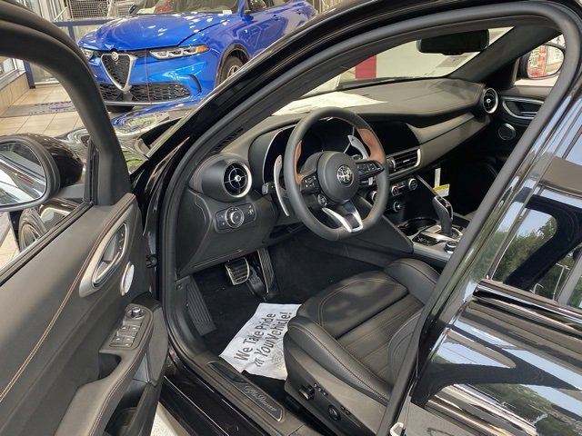 New 2025 Alfa Romeo Giulia AWD w/ Driving Assist Package image 21