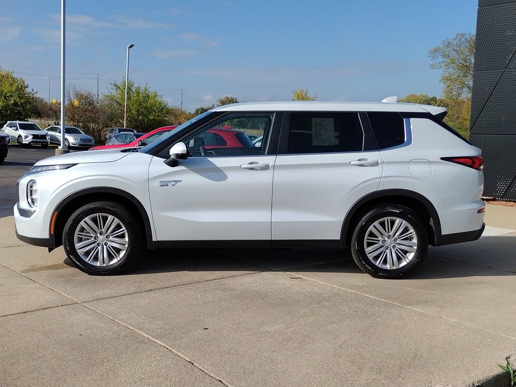 Used 2023 Mitsubishi Outlander ES image 18