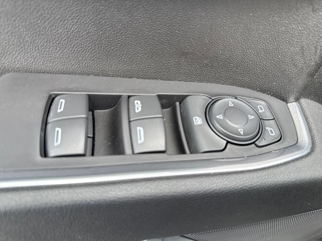 Used 2023 Chevrolet Silverado 1500 LT AWD/4WD image 18