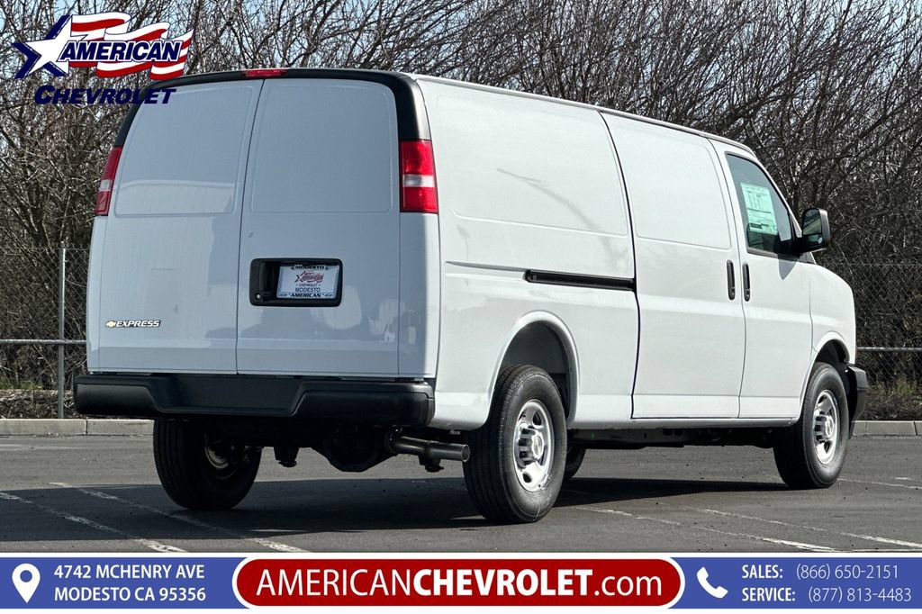New 2025 Chevrolet Express 3500 Extended RWD image 4