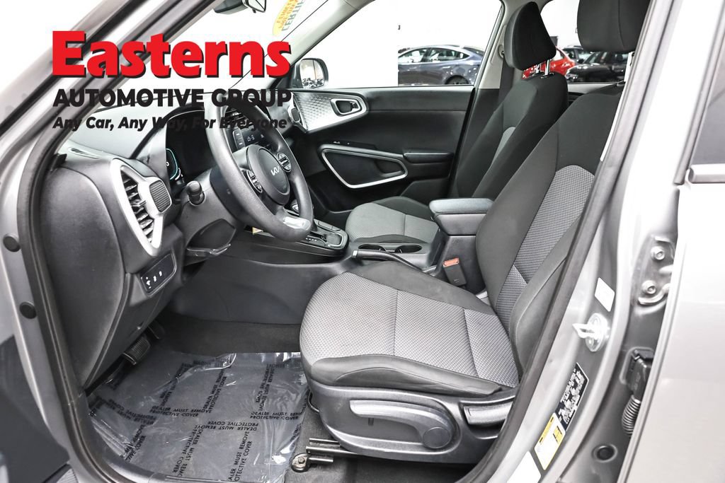 Used 2023 Kia Soul LX w/ Option Group 015 FWD image 14