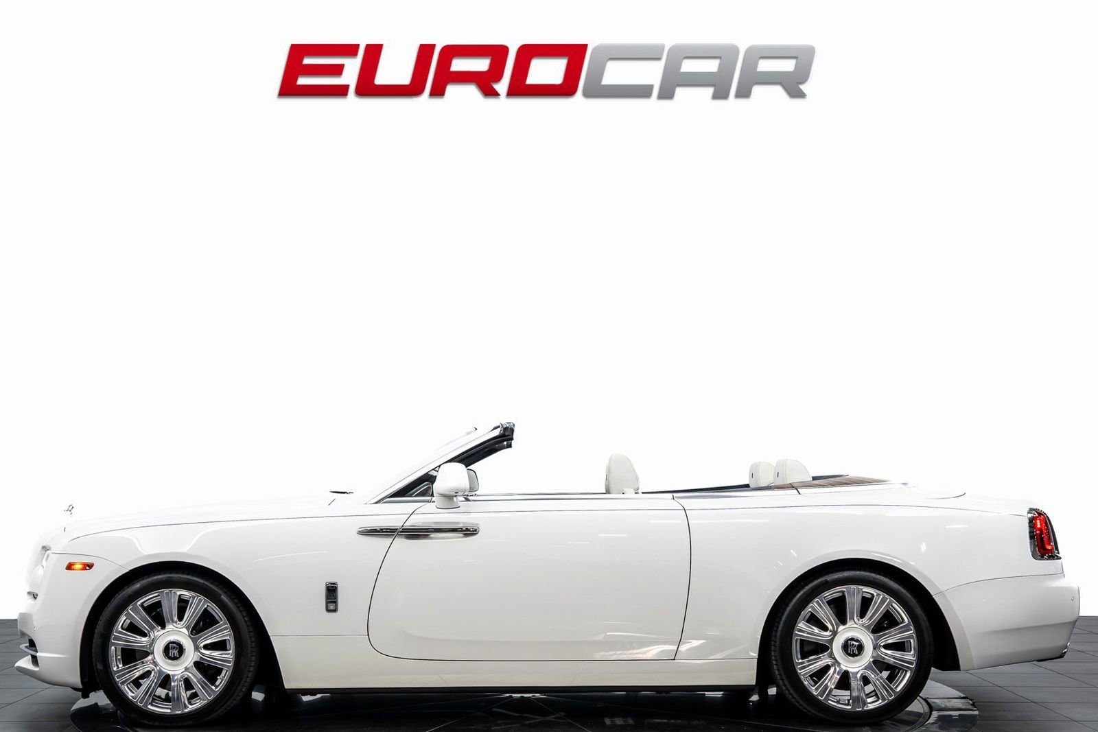 Used 2016 Rolls-Royce Dawn image 2