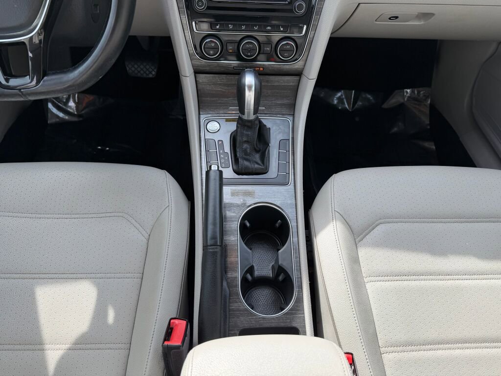 Used 2017 Volkswagen Passat 1.8T SE FWD image 20