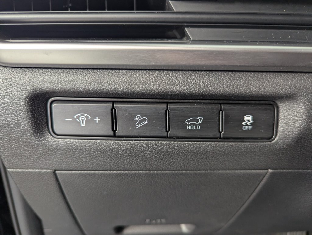 Used 2024 Kia Telluride EX w/ EX Captain's Chair Package FWD image 12