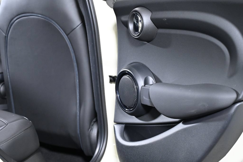 Certified 2022 MINI Cooper 4-Door Hardtop FWD image 27