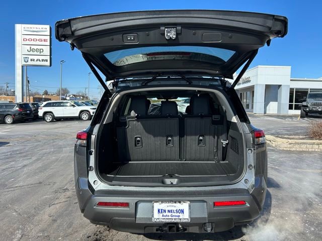 New 2026 Nissan Pathfinder Platinum image 6