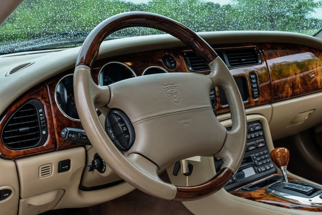 Used 2006 Jaguar XK8 Convertible RWD image 24