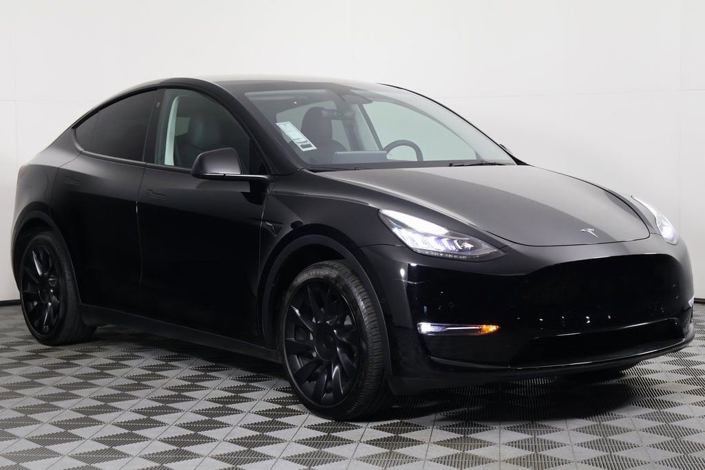 Used 2022 Tesla Model Y Long Range image 3