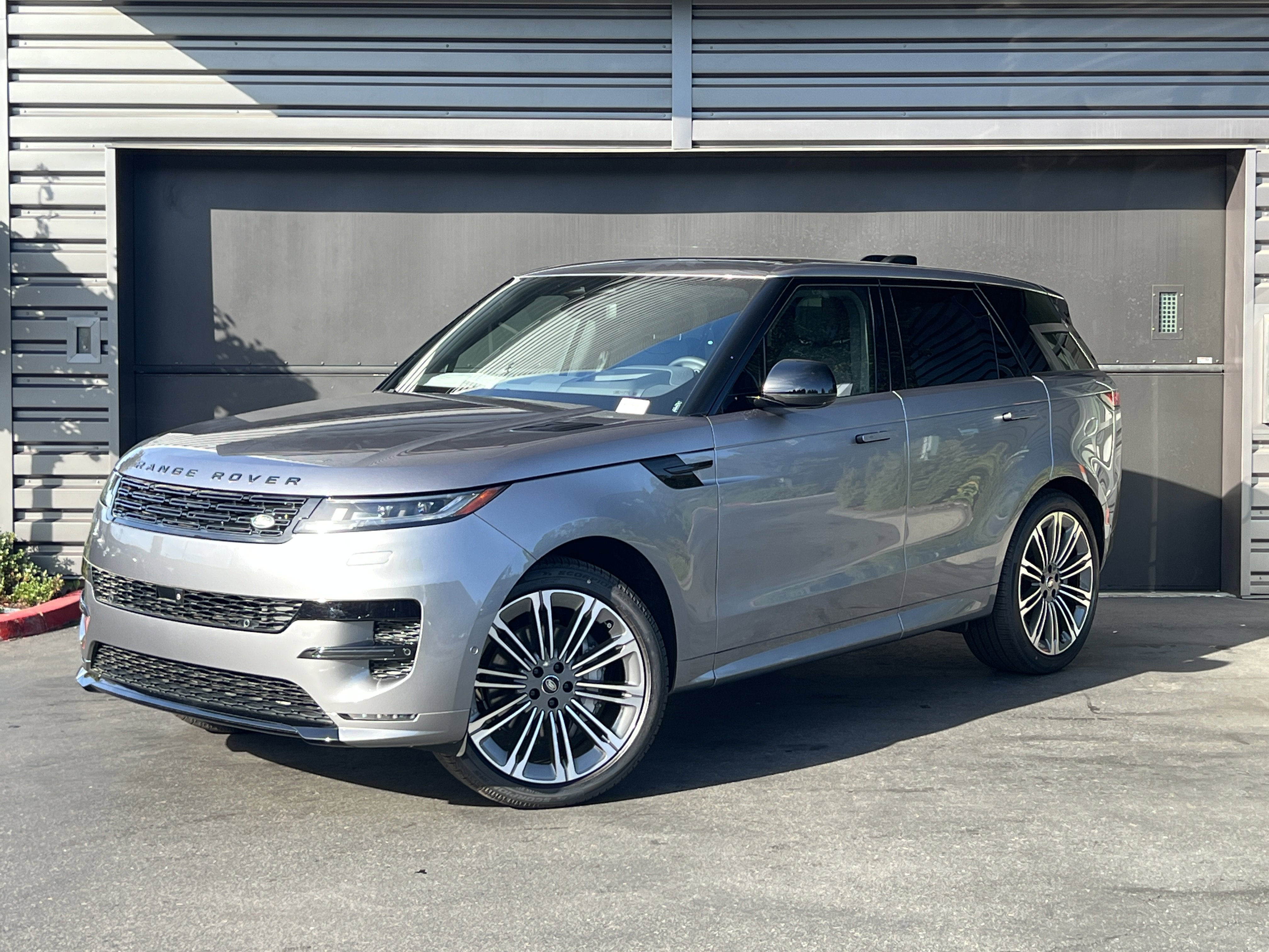 New 2025 Land Rover Range Rover Sport Dynamic SE AWD/4WD video 1